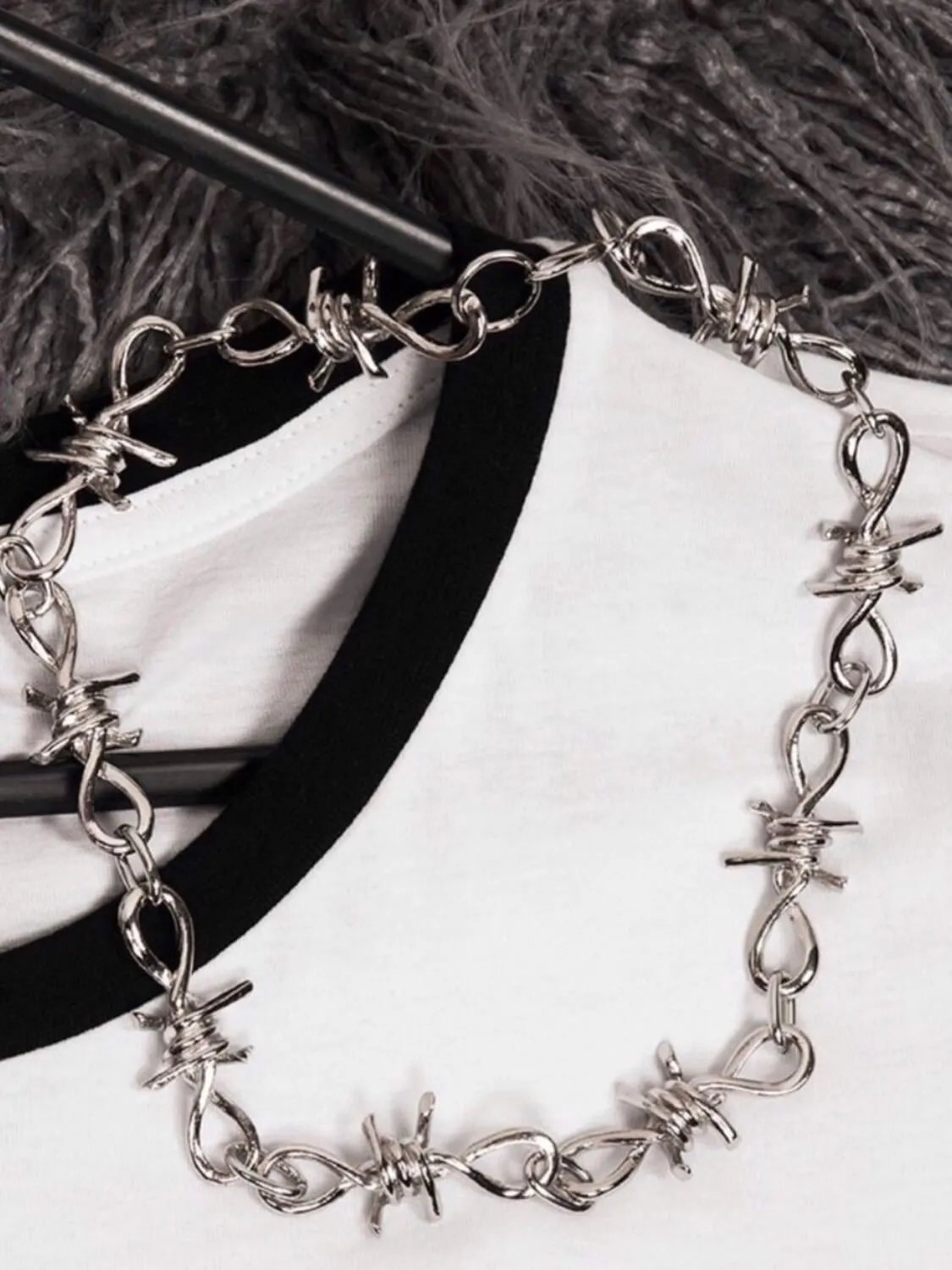 BARBED WIRE NECKLACE