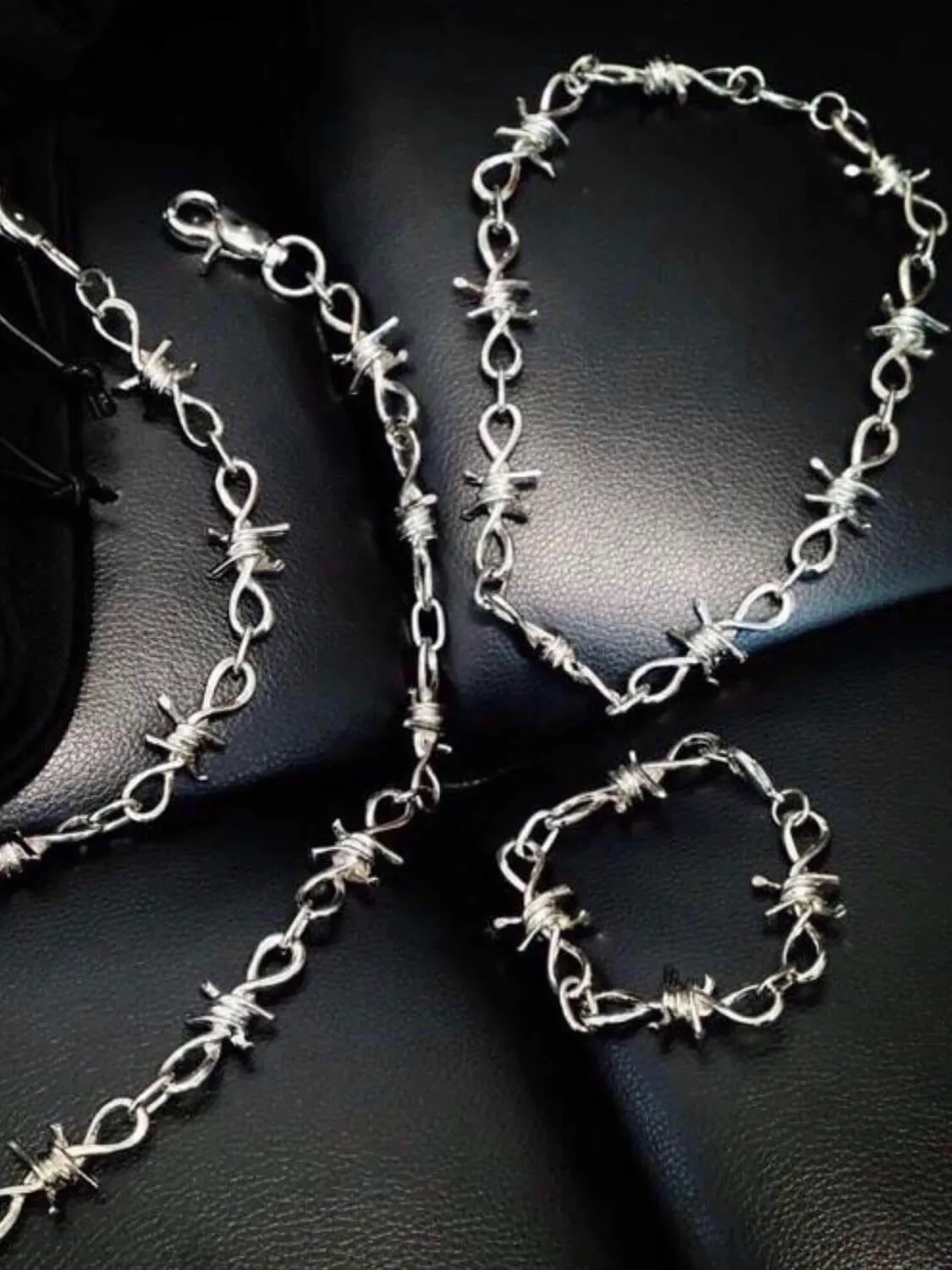 BARBED WIRE NECKLACE