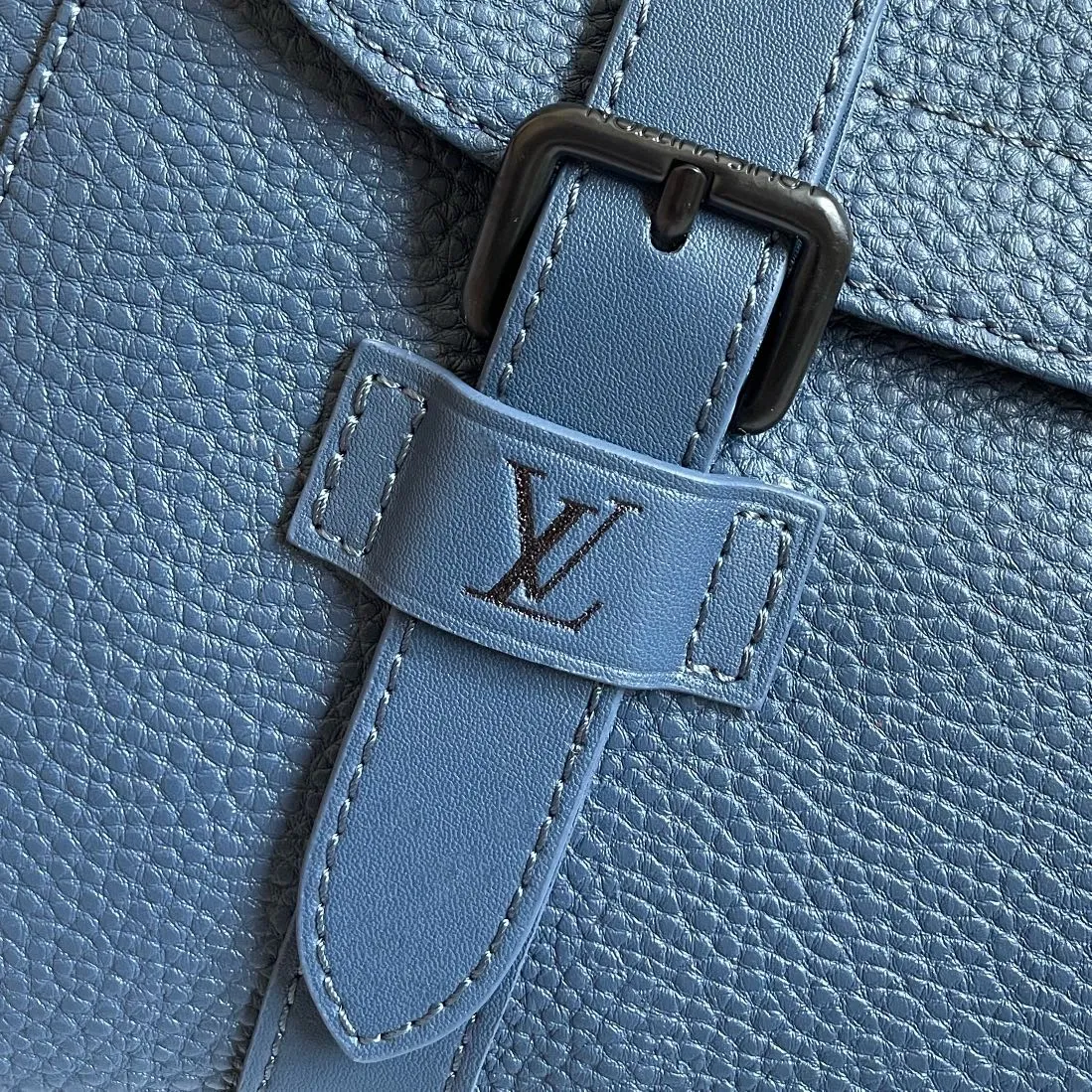 LV Christopher Messenger Taurillon Blue For Men, Bags, Shoulder And Crossbody Bags 11.4in/29cm LV M58475