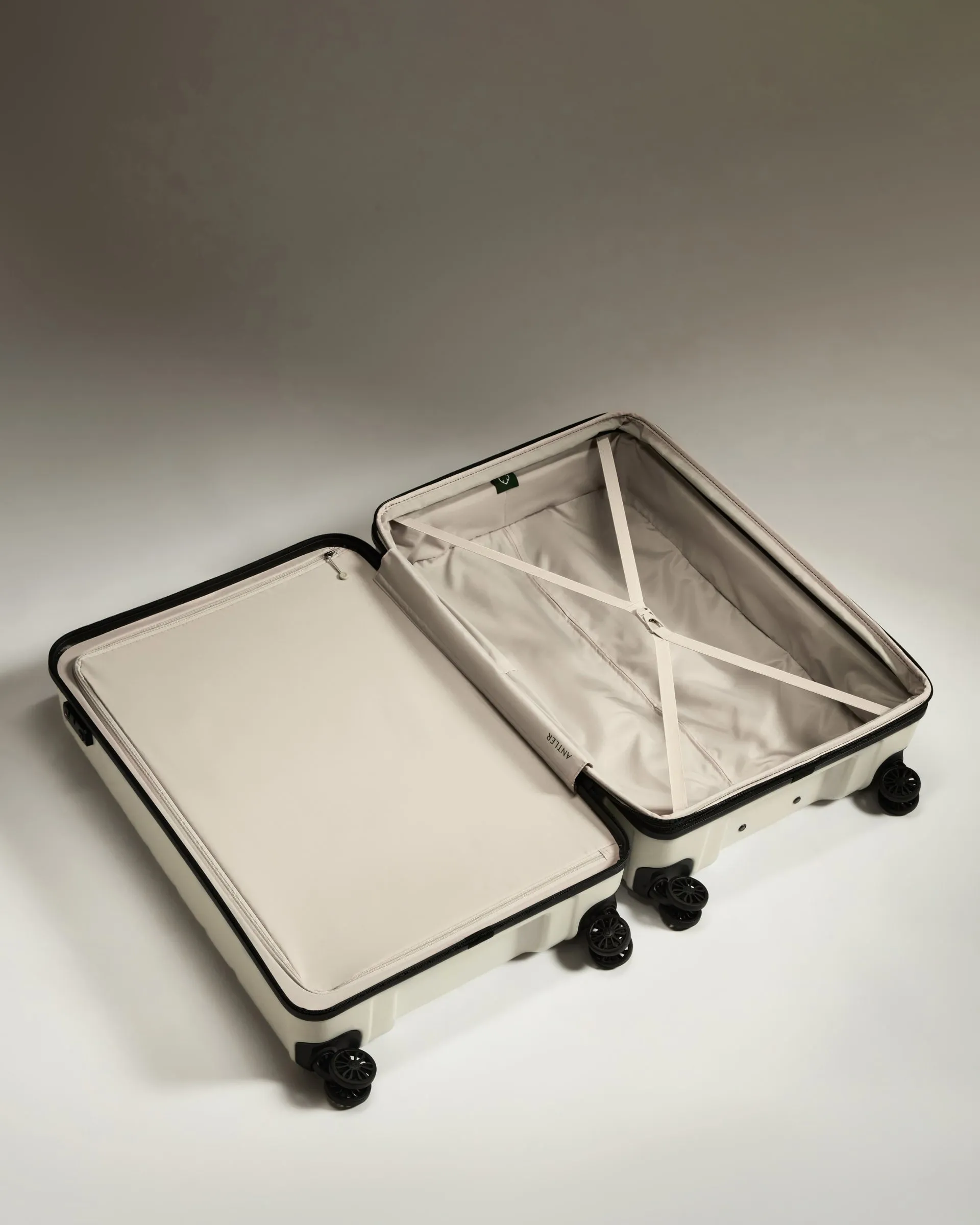 Suitcase Set in Arctic Grey - Logo