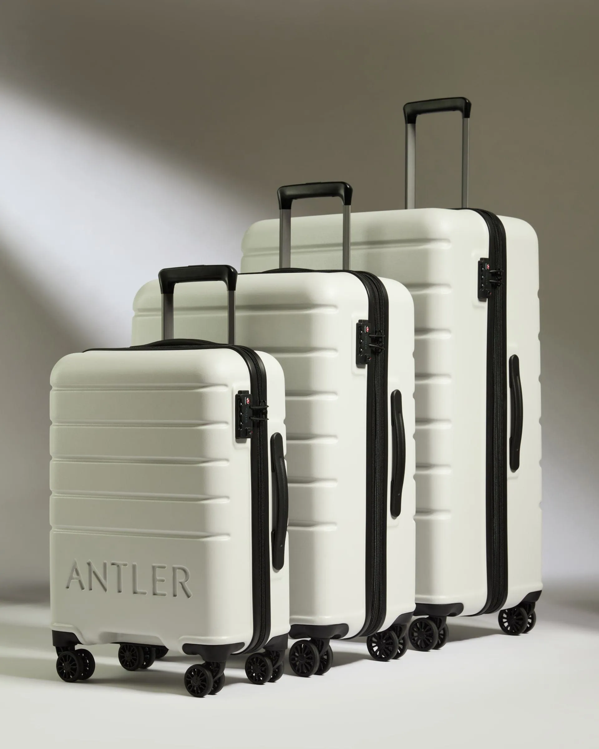 Suitcase Set in Arctic Grey - Logo