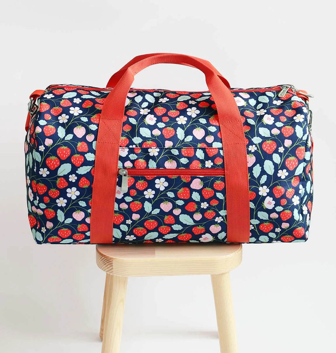 Travel Duffel bag - Strawberries